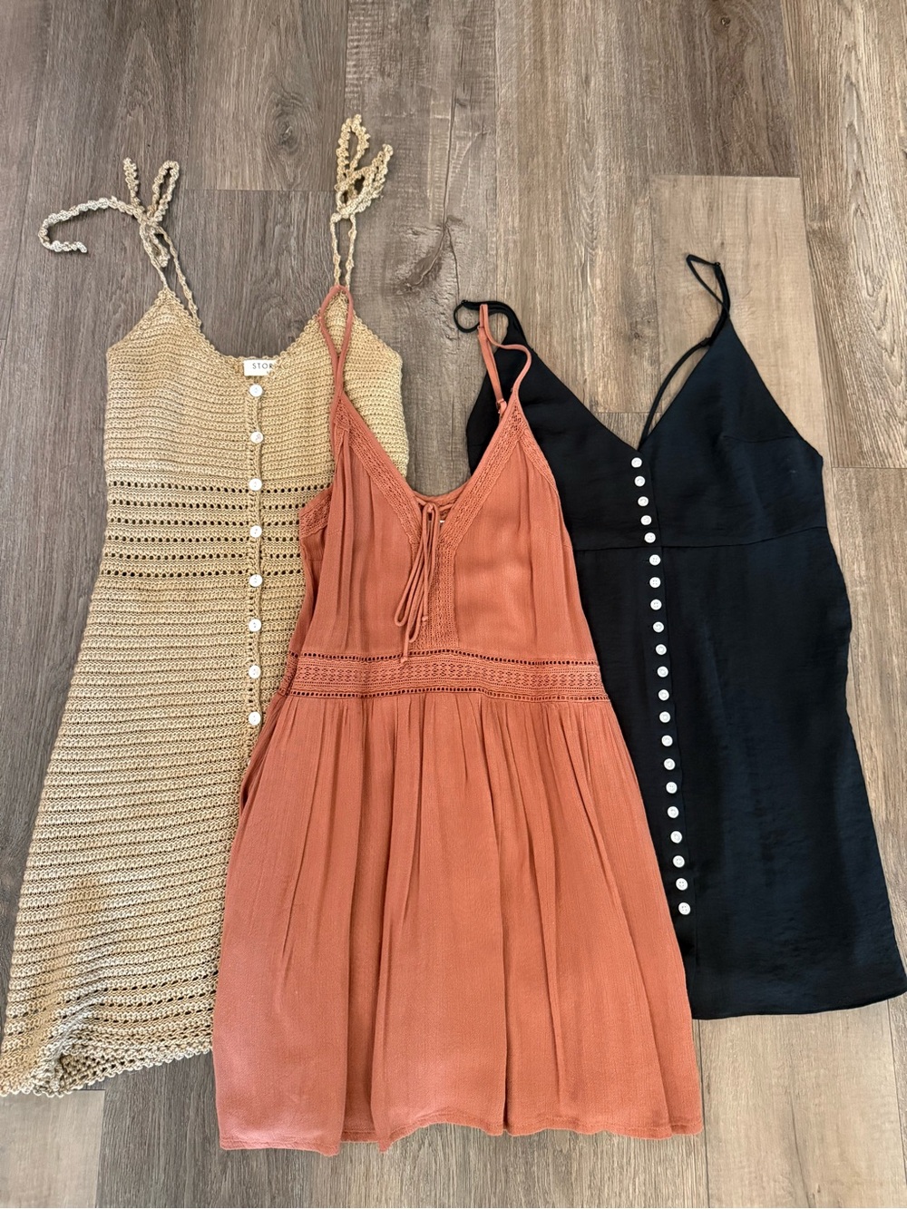 Set of 3 small dresses